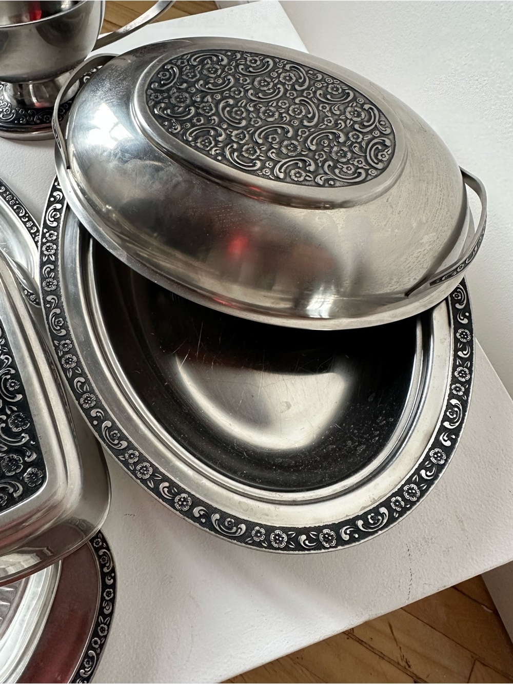Vintage Silver-Tone Butter Dish & Gravy Boat & tray - Picture 6 of 12